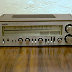 Vintage Technics by Panasonic Stereo Receiver SA-400. SUPER CLEAN
