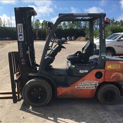 Warehouse Forklift 6,000lbs Capcity - Toyota