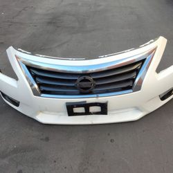 2013-2015 Nissan Altima Complete Front Bumper With All The Accessories OEM.