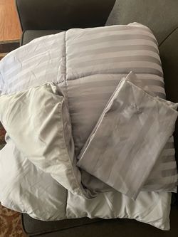 REVERSABLE COMFORTER