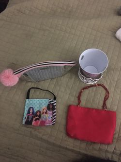Child’s Purses 👛 👜 and Tiara 👸🏻 All for $25