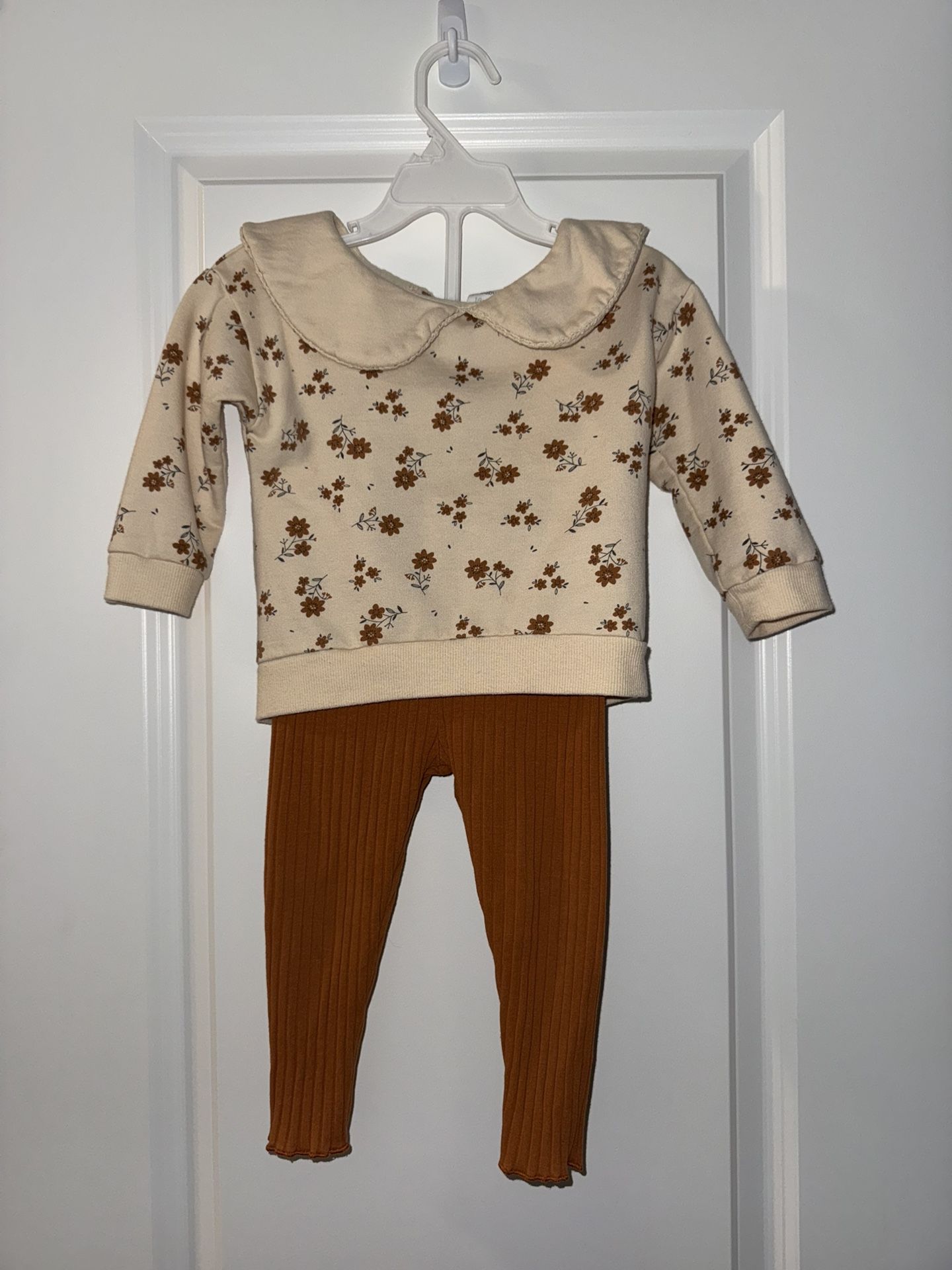 Baby Girl 2-Piece Outfit – Floral Top & Ribbed Leggings (Size 18m)