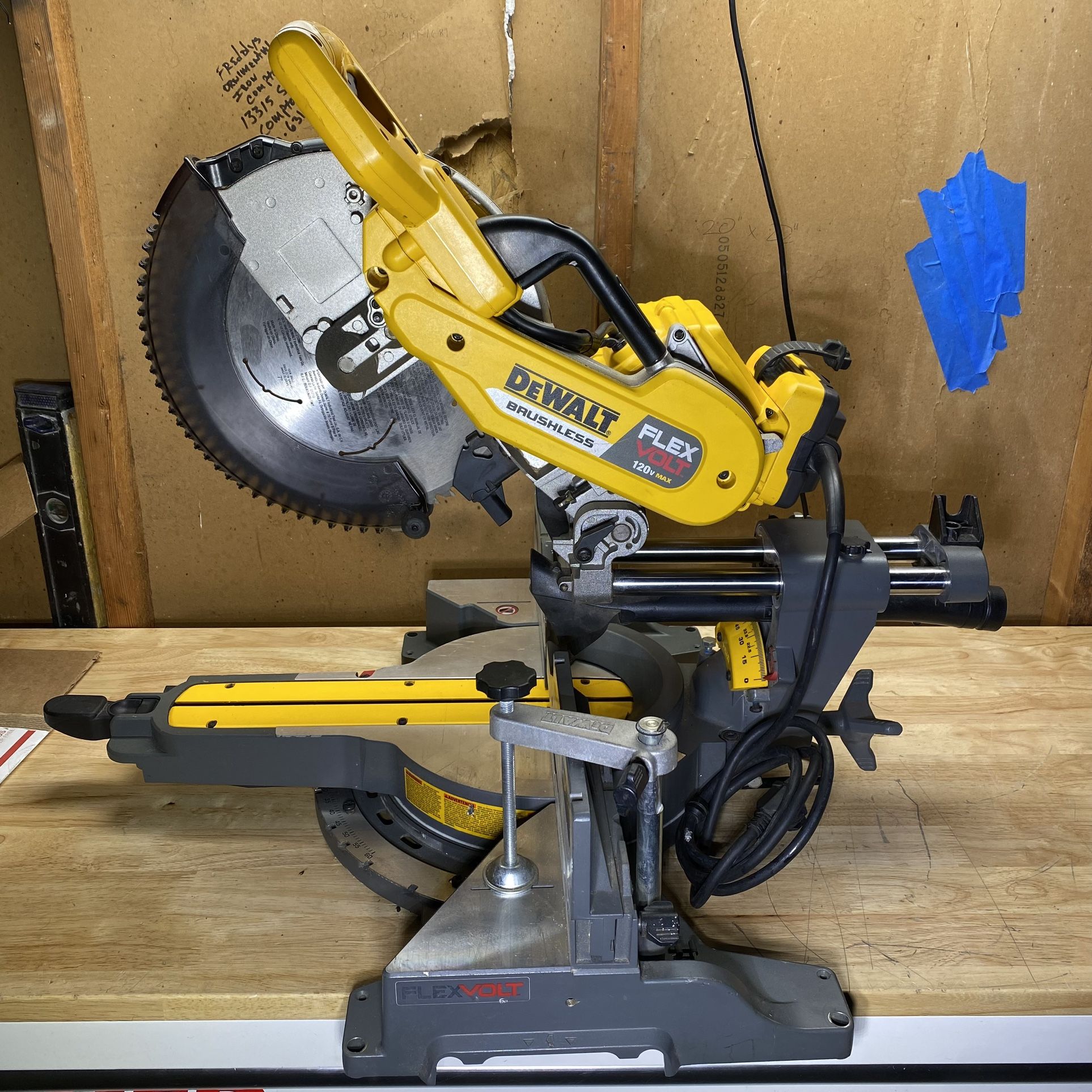Dewalt DHS790 Flex Volt 12” dual miter saw - FOR PARTS, NOT WORKING -