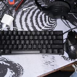 Huntsman Mini Keyboard And Logitech Mouse 