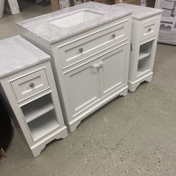Beautiful 3 Piece Vanity Set
