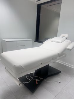Esthetician Bed