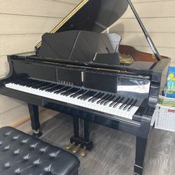 Yamaha Black Baby Grand Piano, Satin Ebony Model G2