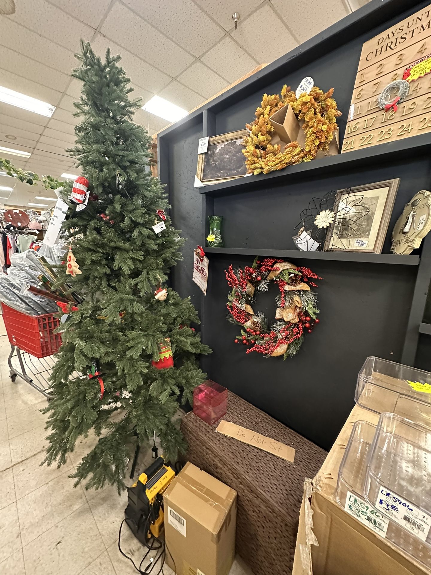 NEW Christmas Tree 9ft Balsam Pre-Lit with Box Included