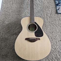 Yahama FS800 Small Body Acoustic Guiter