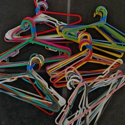 Plastic Clothes Hangers 62ct