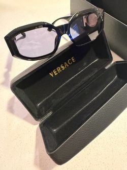 Sunglasses with gold frame