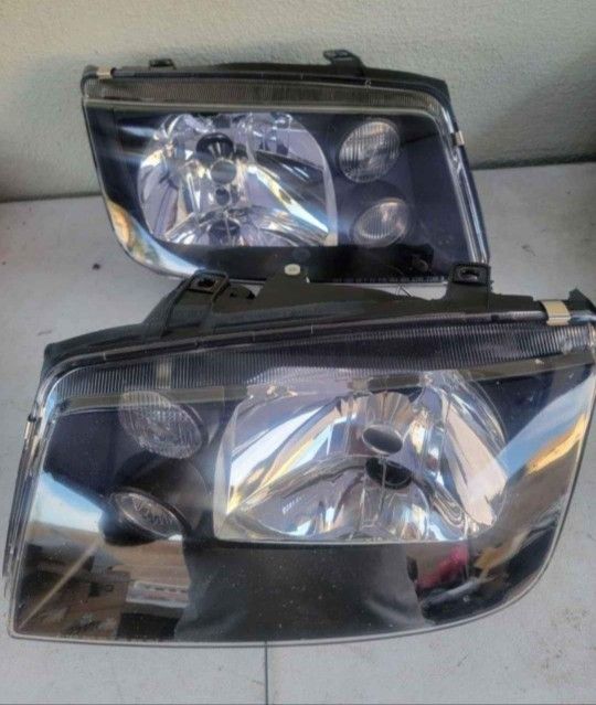 99-05 Volkswagen Jetta Headlights LUCES MICAS FAROS Calaveras Focos