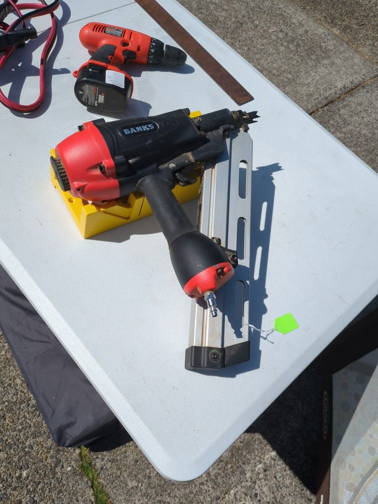 Pneumatic Nailer