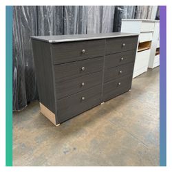 8 drawers dresser / Eight drawers dresser