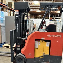 Toyota Standup Forklift 8BNCU20