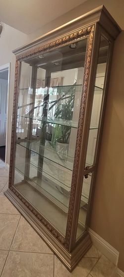 Pulaski Unique Glass Display Cabinet-Excellent Condition