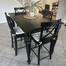 Dining table with 4 chairs 