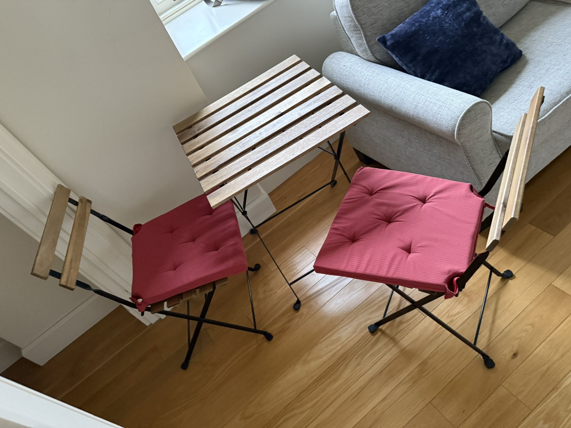 table & chairs