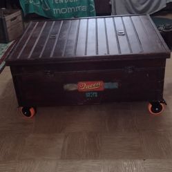 QUEEN 1907 EGG INCUBATOR  COFFEE TABLE 