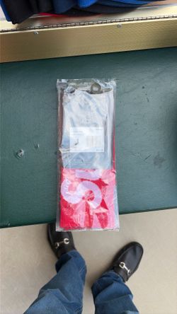 SUMPREME SOCKS NEW IN PACKAGE