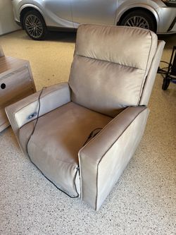 Recliner (used few times)
