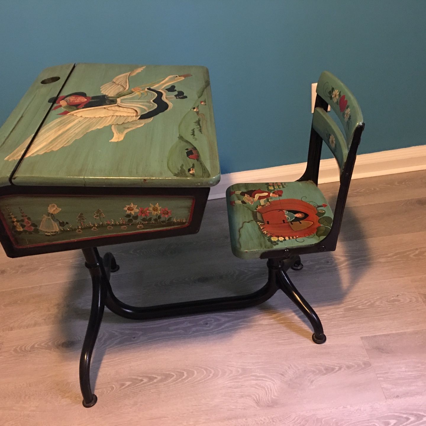1920 Art desk