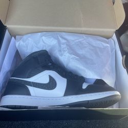Air Jordan 1s Mid Black Noir