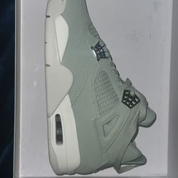 Jordan 4( Never Worn) 