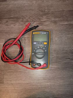Fluke 107 Digital Multimeter with Test Leads