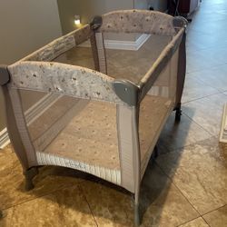 Travel Baby Portable Crib Deluxe - Evenflo  With Changing Table 