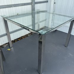 Dining Table Like New Excellent Condition