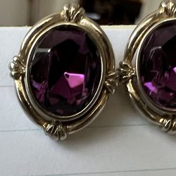 VTG:AVON Gold tone Purple Rhinestone Clip on earrings