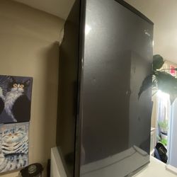 Midea - Gently Used Mini Fridge 