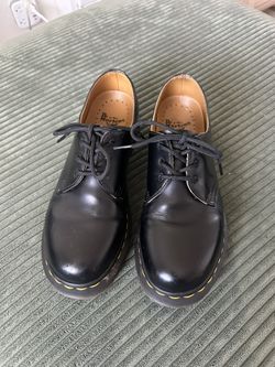 Dr. Martens Black Leather Shoes – Classic Style