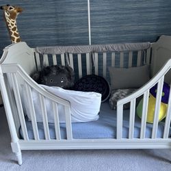 Infant/toddler Baby Crib & Dresser/Changing Table