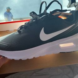 Womens Nike Air max size 6.5 and 9