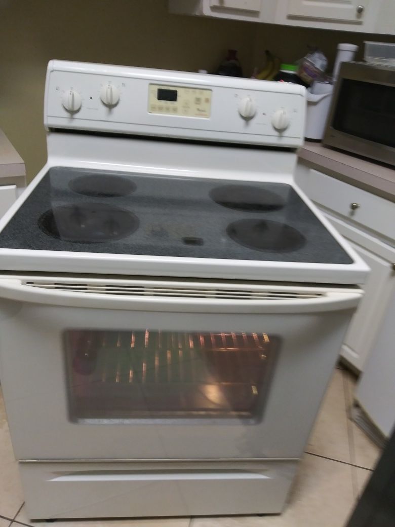 Whirlpool self cleaning stove. Super clean