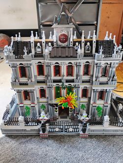 ELAICREE – Madhouse Modular Building (7537 Pieces)