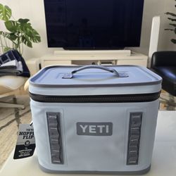 Yeti Hopper Flip 18 Soft Cooler Light Blue