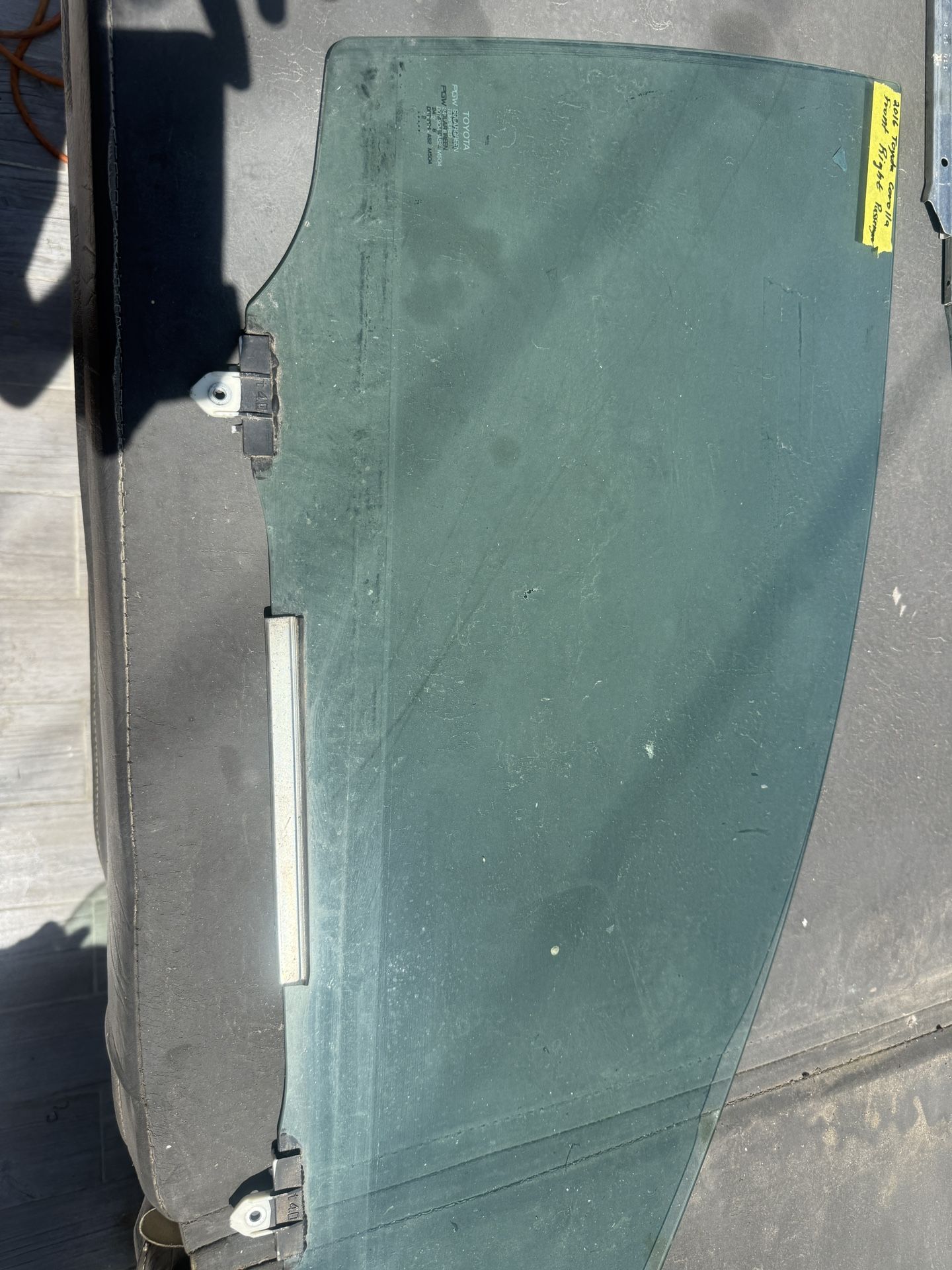 2014 2015 2016 2017 2018 Toyota Corolla Front Right Passenger Windshield 