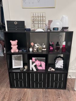 Cube storage shelf