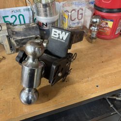 B&W Tow And Stow Hitch