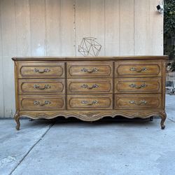 Gorgeous Thomasville dresser, console or credenza