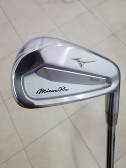 Mizuno Pro 223 7 Iron Dynamic Gold Steel Stiff Flex Plus 1/2" Right Handed Demo/Fitting Club