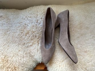 Charles Jourdan Beige Suede Leather SIZE 7