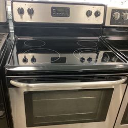 Frigidaire 30 in. 4 Burners 4.8 cu.ft. Glass Top Electric Stove
