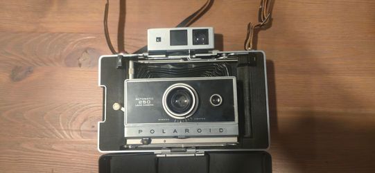 Polaroid 250, near mint condition