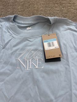 Brand New Nike Women’s Embroidered T-Shirt – Size Medium – $25 OBO 🩵