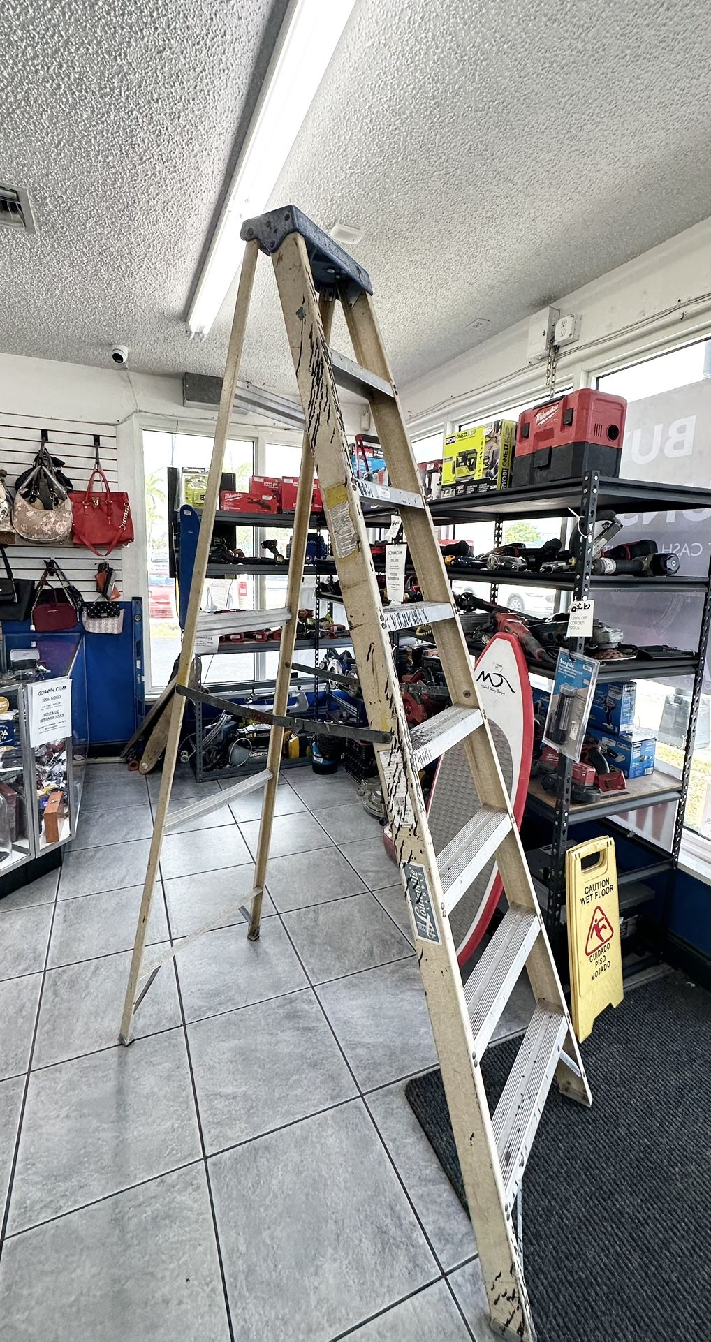 Louisville Ladder -L311108