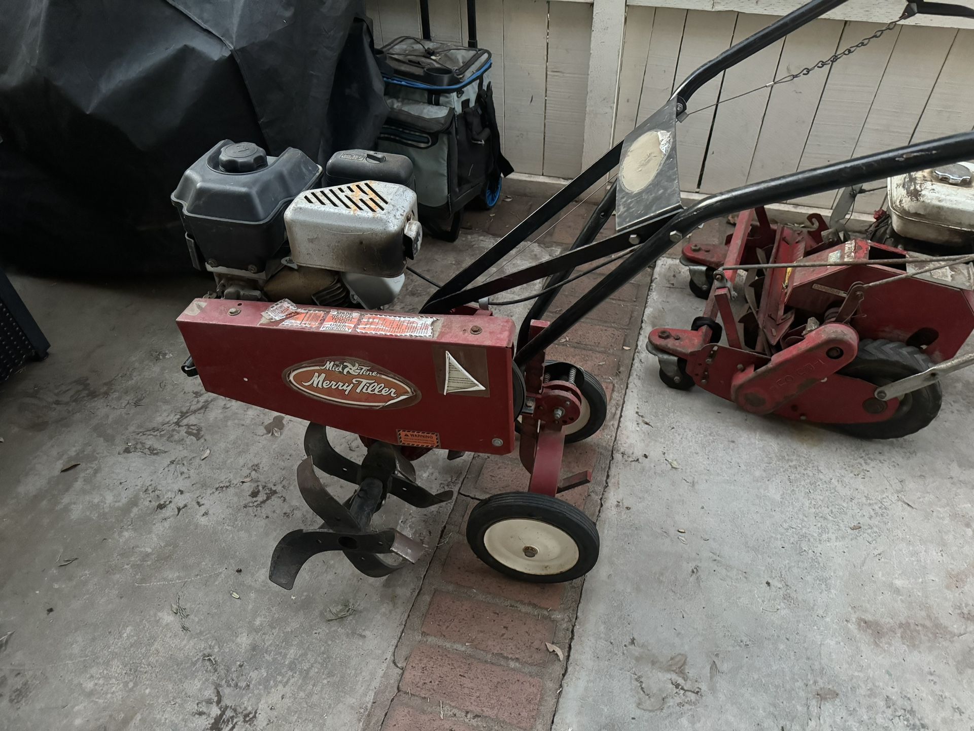 MACKISSIC INTERNATIONAL 26" MID-TINE TILLER
